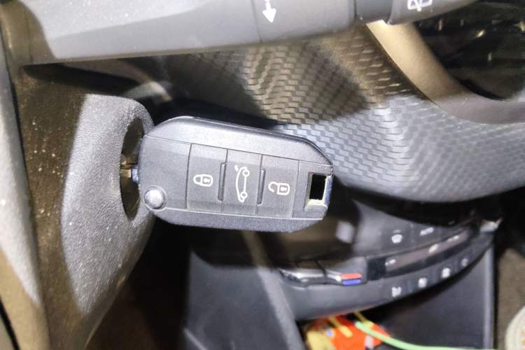 Used Peugeot 2008 2014 1.6L Automatic Fashion Edition Vehicle Key