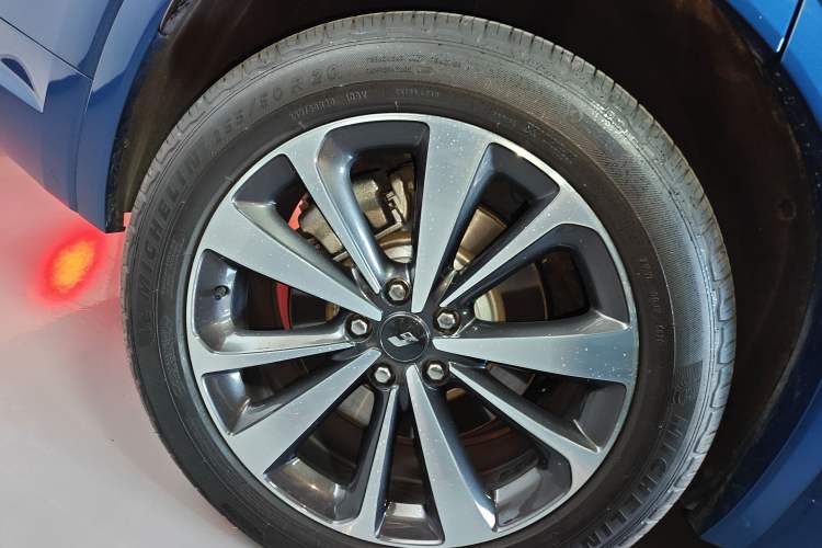 Used Li Auto ONE 2020 Extended-Range 6-Seater Version Right Rear Wheel Hub