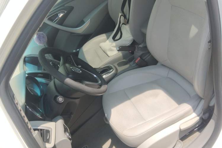 Used Buick GT 2012 XT 1.6L Automatic Comfort Edition Left Front Seat