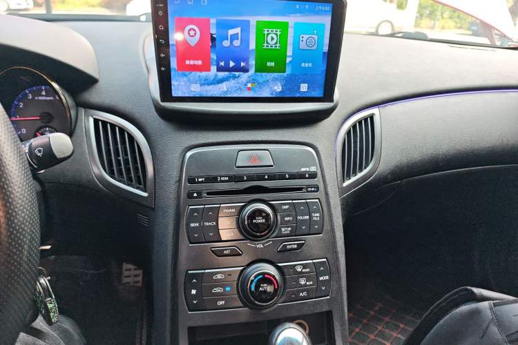 Used Hyundai Genesis Coupe 2009 2.0T Automatic Deluxe Edition Audio And AC Panel