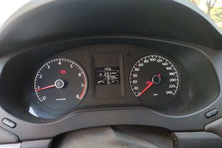 Used Volkswagen Sagitar 2014 1.6L Manual Fashion Edition