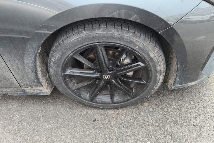 Used CHANGAN UNI-V 2023 1.5T Prestige Model Right Front Wheel Hub