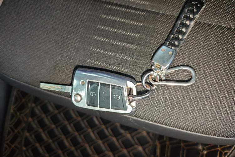 Used Volkswagen T-ROC 2019 280TSI DSG Two-Wheel Drive Advanced Version China VI Standard Interior 1