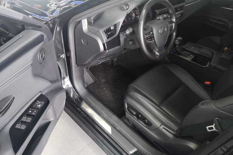 Used Lexus ES 2021 300h Deluxe Edition