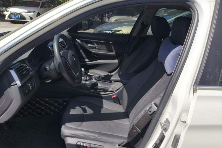 Used BMW 3 Series 2017 318Li Fashion Model Left Front Seat