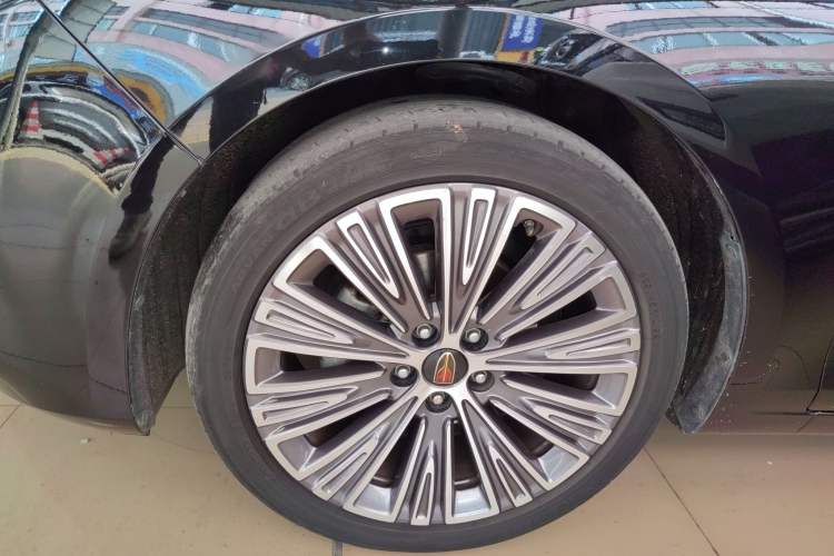 Used Hongqi H5 2022 Classic Model 1.8T Automatic Smart Connect Flagship Edition Left Front Wheel Hub