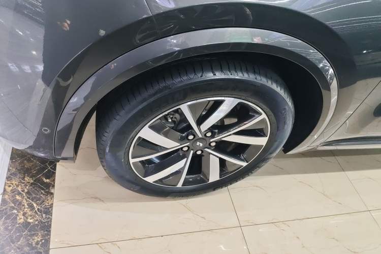 Used Li Auto L8 2023 Pro Model
