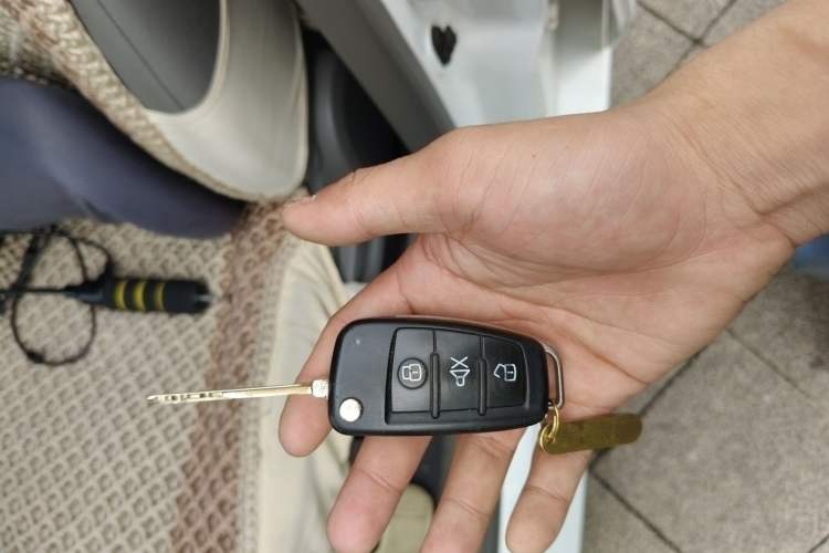 Used Chevrolet Sail 2013 Sedan 1.4L AMT Enjoy Edition Vehicle Key