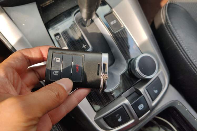 Used Chevrolet Captiva 2015 2.4L 4x4 Flagship Edition 7-Seater Vehicle Key