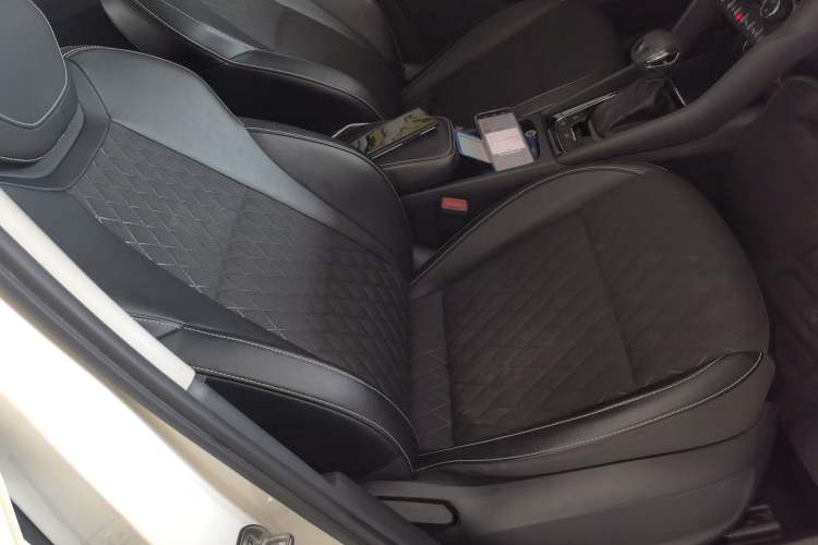 Used Skoda Karoq 2020 TSI280 Luxury Smart Edition China VI Standard Right Front Seat