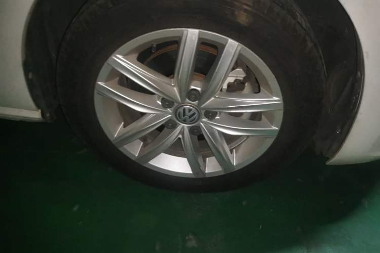 Used Volkswagen Golf Sportsvan 2019 1.6L Automatic Pure Model China V Standard Right Front Wheel Hub