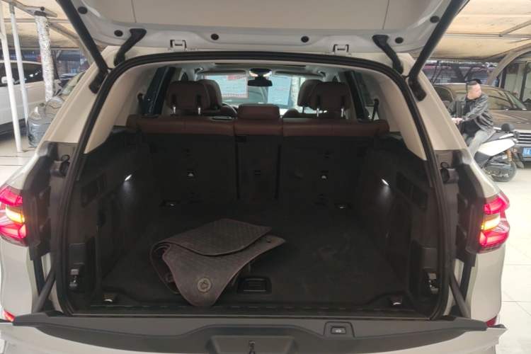 Used BMW X5 2019 xDrive40i M Sport Package Trunk