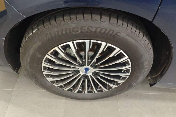 Used Denza D9 2022 EV 600 Four-Wheel Drive Flagship Model