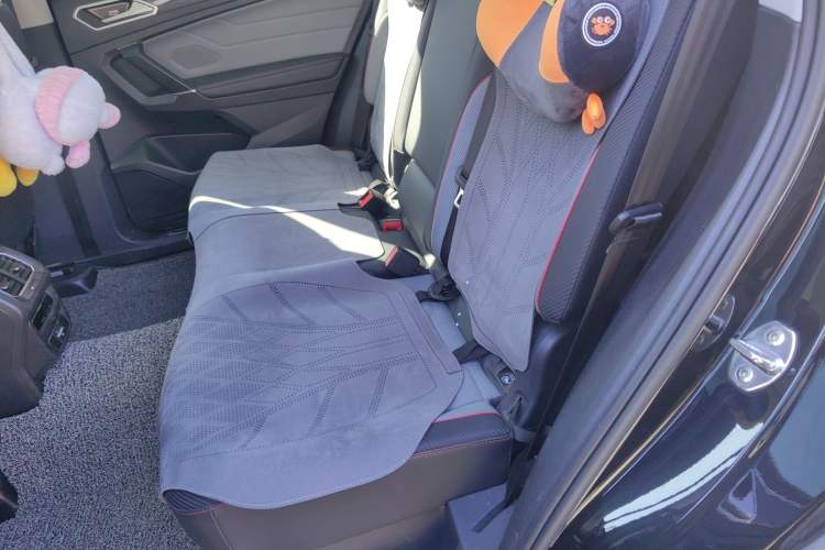 Used Volkswagen Tiguan L 2023 330TSI Automatic Two-Wheel Drive R-Line Flagship Edition Left Rear Seat