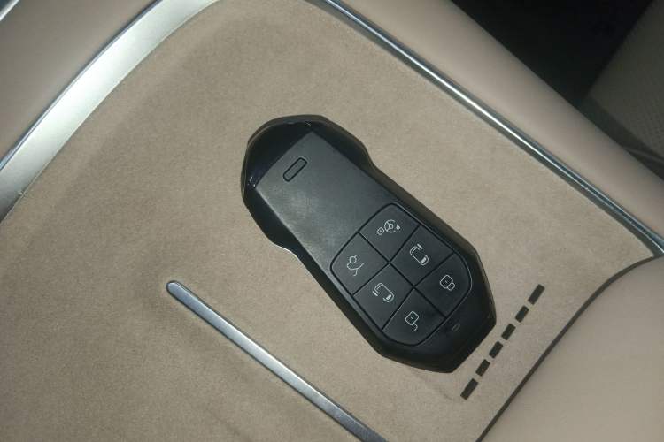 Used XPeng X9 2025 740 Ultra-Long Range Max Vehicle Key