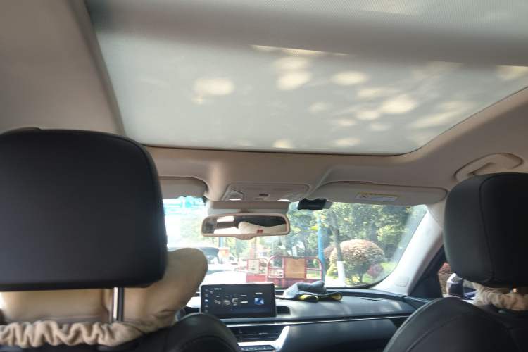 Used Hongqi H5 2022 Classic Model 1.8T Automatic Smart Connect Flagship Edition Headliner