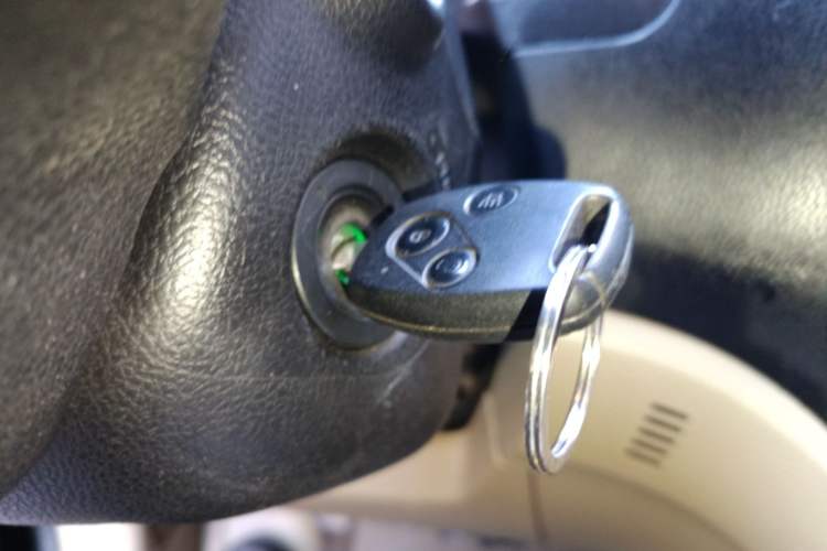 Used Haval H6 2011 Green Silence 2.0T Manual Two-Wheel Drive Urban Model
