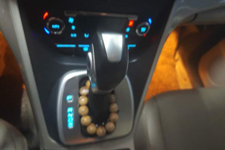 Used Ford Kuga 2013 1.6L GTDi Two-Wheel-Drive Trend Model Gear Lever