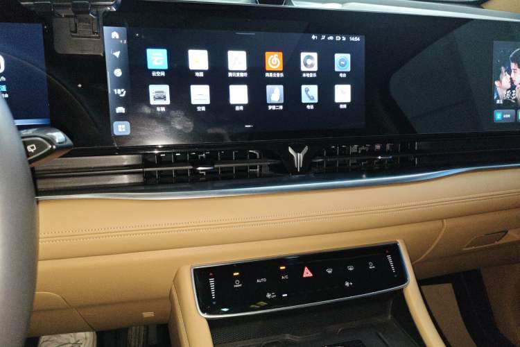 Used VOYAH Dream 2024 PHEV Extended-Range Premium Edition Audio And AC Panel