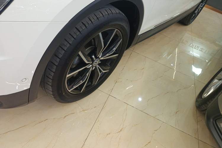 Used Volkswagen Tiguan L 2020 330TSI Automatic Two-Wheel Drive Smart Luxury Edition China VI Standard