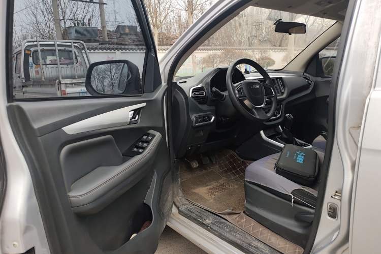 Used Isuzu JLM 2022 2.8T Classic Diesel Two-Wheel Drive Comfort Version with Standard Wheelbase – JE493ZLQ6E Driver Seat