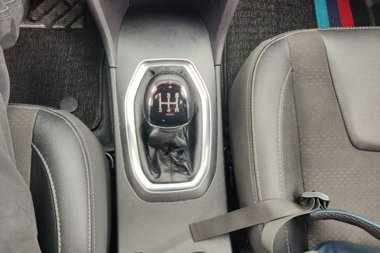 Used Chery Tiggo 3X 2018 1.5L Manual Elite Edition Gear Lever