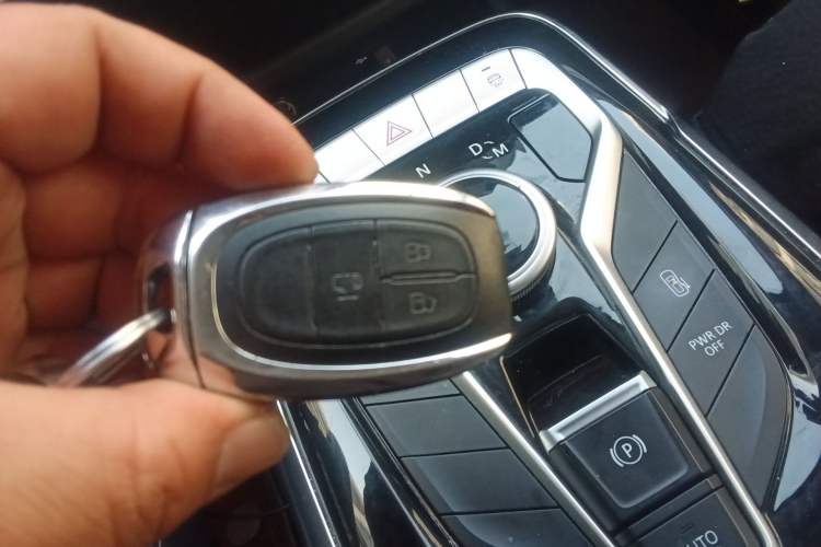 Used SAIC MAXUS G20 2023 Facelifted PLUS 2.0T Gasoline Automatic Luxury Edition