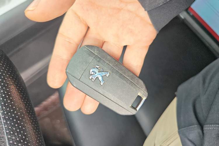 Used Peugeot 3008 2016 2.0L Automatic Classic Edition Vehicle Key