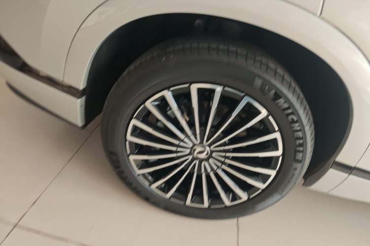 Used Dongfeng Aeolus L8 2025 Model 185KM Dream Edition Exterior 5