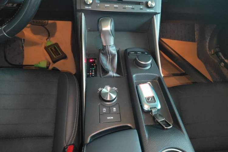 Used Lexus IS 2015 200T Leading Edition Gear Lever
