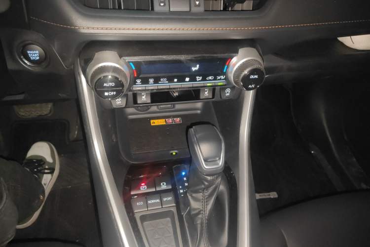 Used Toyota RAV4 2024 2.0L CVT Two-Wheel Drive Fashion Plus Edition
