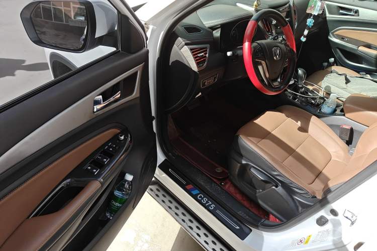 Used Changan CS75 2017 Shangkui Edition 1.5T Automatic Fengyue Model
