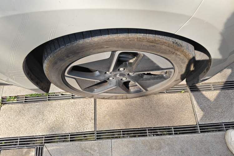 Used Wuling Xingguang 2023 150 Advanced Edition Right Front Wheel Hub