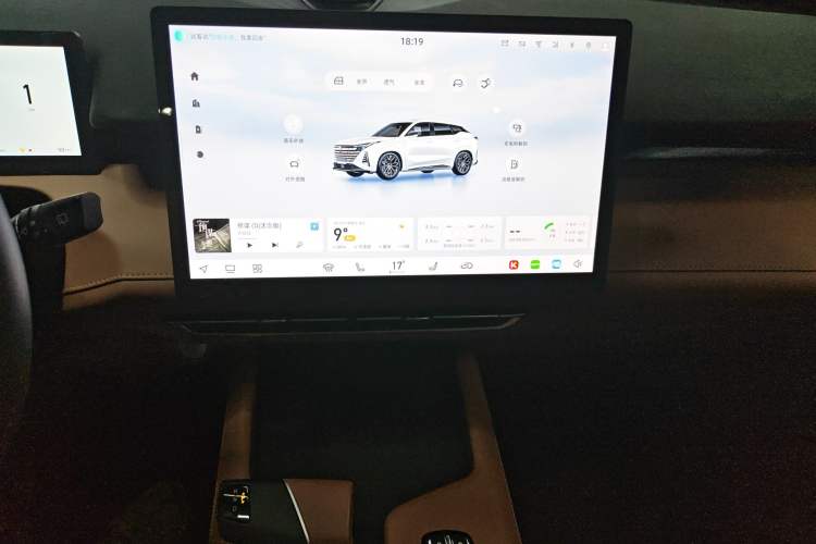 Used CHANGAN UNI-Z New Energy 2024 Blue Whale Smart Electric iDD 125km Beyond Edition Audio And AC Panel