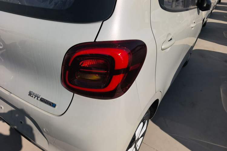 Used Wuling Hongguang MINIEV 2025 Four-Door Version Advanced Edition Right Rear Taillight