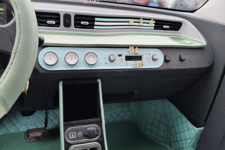 Used Wuling Hongguang MINIEV 2021 Macaron Sandwich Model 170 km Lithium Ternary