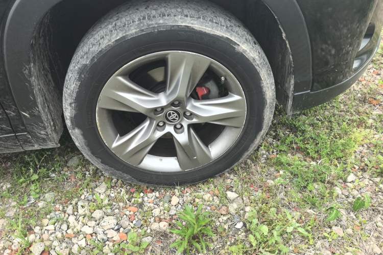 Used Toyota Highlander 2018 2.0T Four-Wheel Drive Luxury Edition 7 Seats China V Emission Standard Right Front Wheel Hub