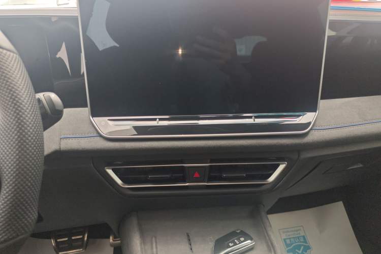 Used Volkswagen Tiguan L 2024 PRO 380TSI Four-Wheel Drive R-Line Prestige Edition Audio And AC Panel