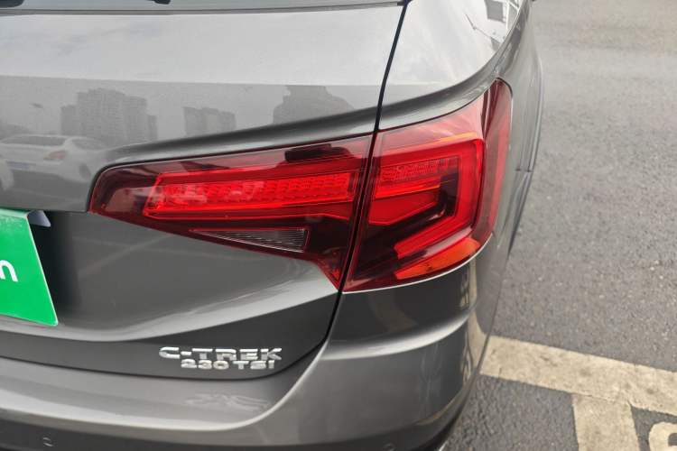 Used Volkswagen C-TREK 2017 230TSI DSG Comfort Version
