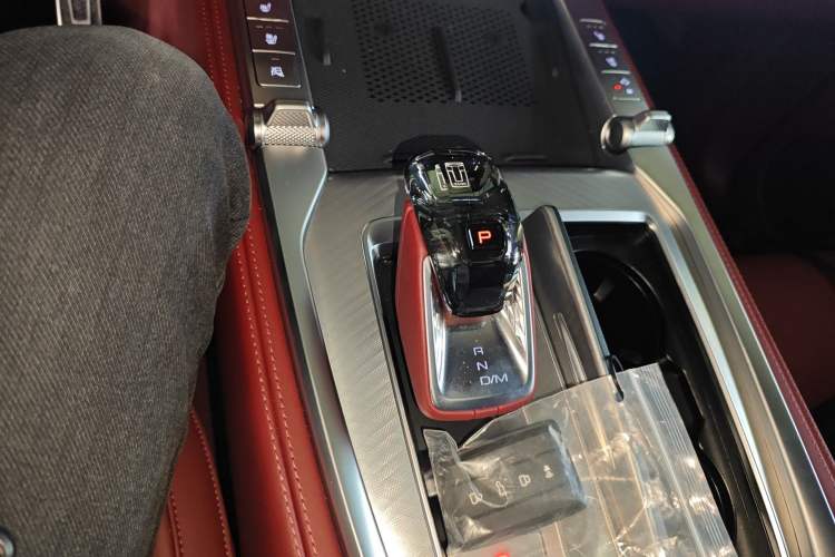 Used Tank 700 New Energy 2024 Hi4-T Extreme Edition Gear Lever