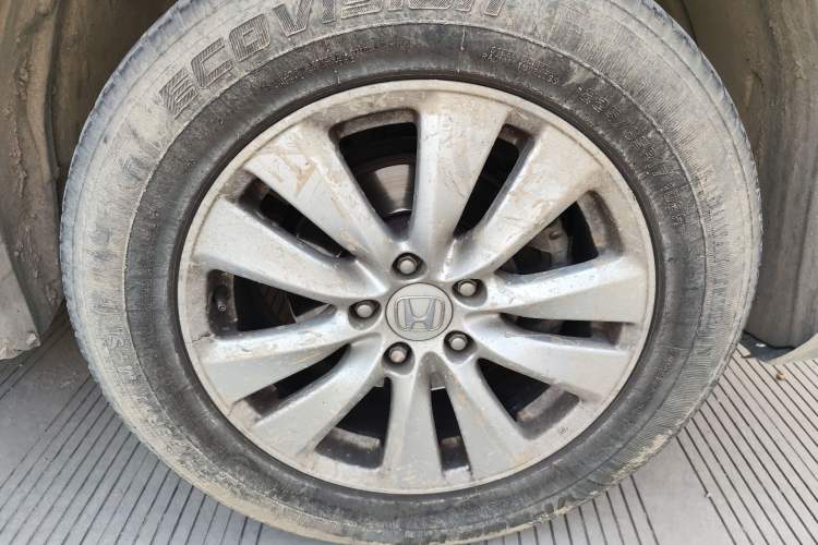 Used Honda CR-V 2016 2.0L two-wheel drive Urban Edition Right Front Wheel Hub