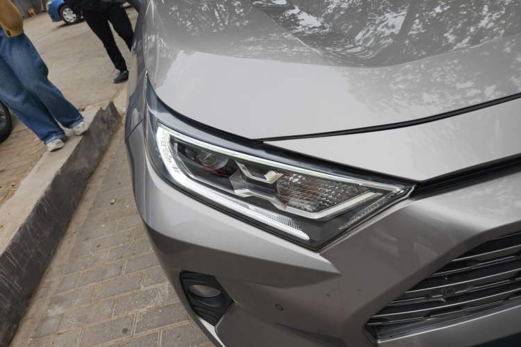 Used Toyota RAV4 2020 2.0L CVT Four-Wheel Drive Prestige Edition Right Front Headlight