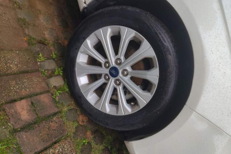 Used Ford Escort 2015 1.5L Automatic Fashion Model Right Front Wheel Hub