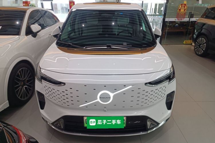 Used Volvo EM90 2025 Ultra Six-Seater