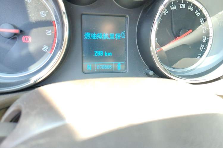 Used Buick Regal 2011 2.4L SIDI Comfort Edition Odometer Close Up