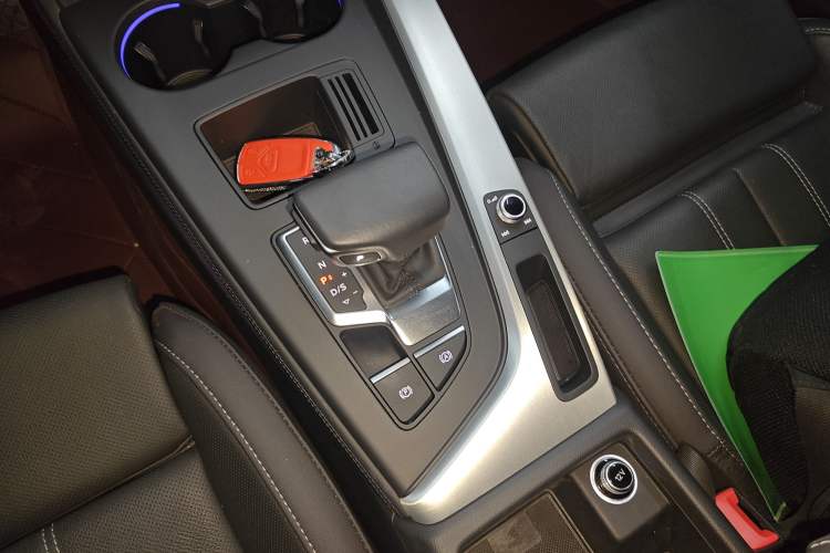 Used Audi A4L 2022 40 TFSI Luxury Dynamic Model