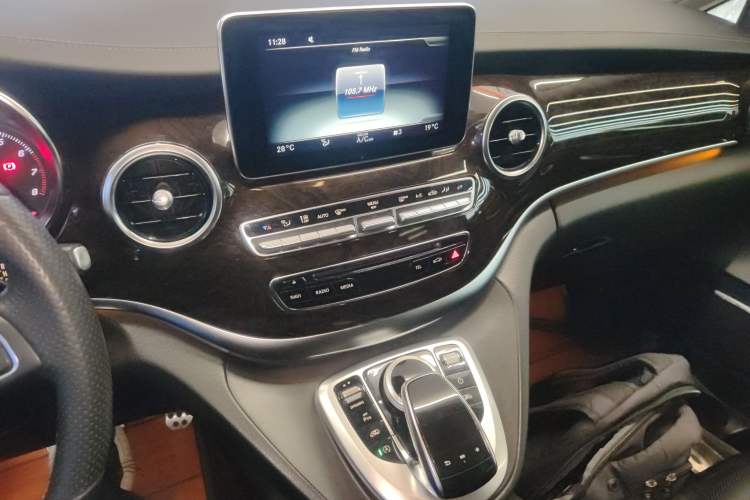 Used Mercedes-Benz V-Class 2018 V 260 Prestige Edition China VI
