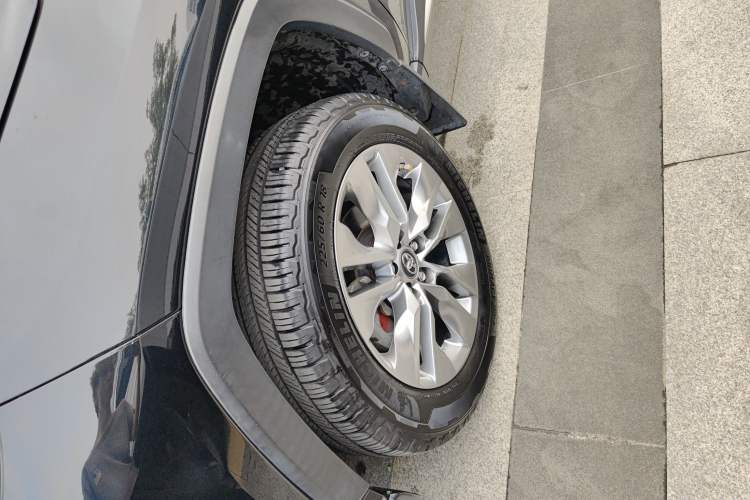 Used Toyota Wildlander 2021 2.0L CVT 4x4 Luxury Edition Left Front Wheel Hub