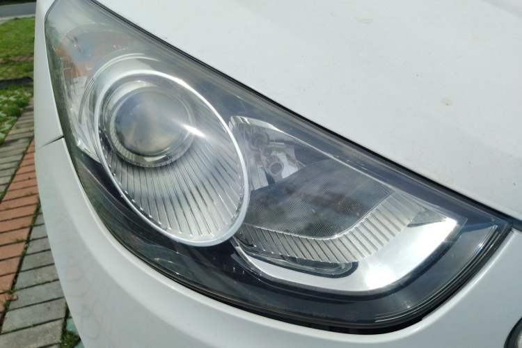 Used Hyundai ix35 2012 2.0L Automatic Two-Wheel Drive Elite Edition GLS Right Front Headlight