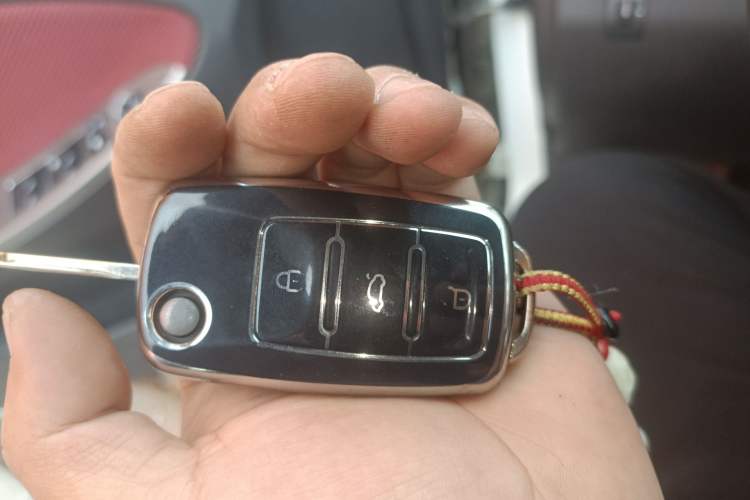 Used Hyundai Verna Ray 2016 1.4L Automatic Leading-Edge GLX
